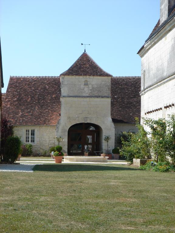 Manoir De La Rousselliere Aparthotel Loches Exterior foto