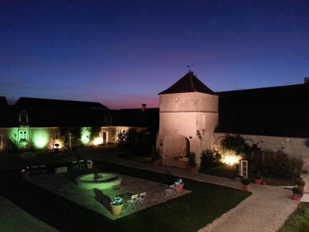 Manoir De La Rousselliere Aparthotel Loches Exterior foto